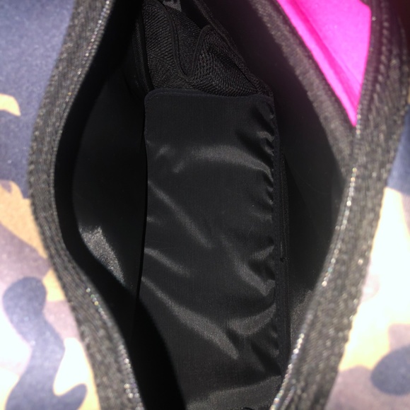 Reposting this pickle ball bag. Is new without tags  is great shape  15 width. - Picture 5 of 5